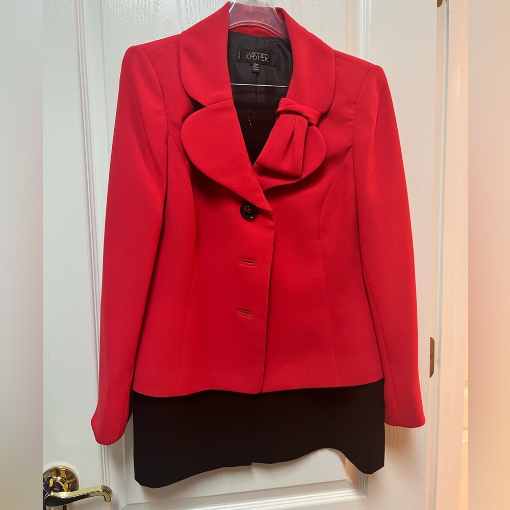Kasper Women’s Red blazer and Black skirt two-piece polyester suit size 12P